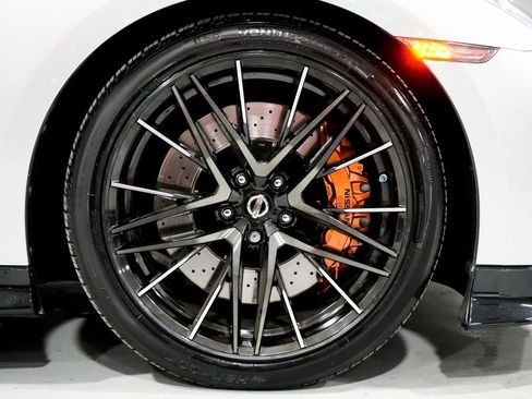 Used 2020 Nissan GT-R Premium image 24