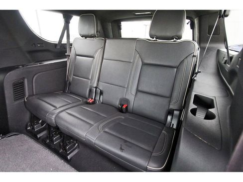 Used 2024 Chevrolet Suburban Premier RWD image 13