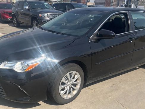 Used 2016 Toyota Camry LE image 1