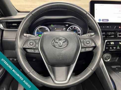 Used 2024 Toyota Venza XLE image 19