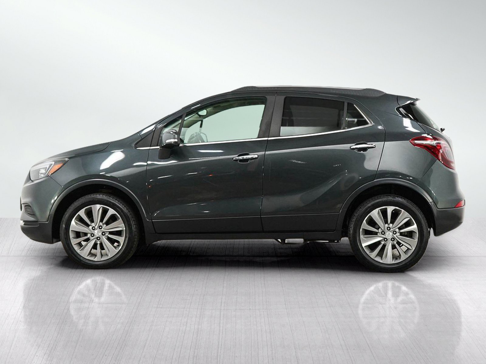 Used 2018 Buick Encore Preferred AWD/4WD image 2