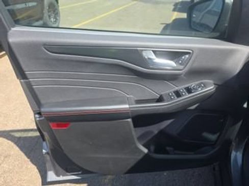 Used 2024 Ford Escape ST-Line w/ Tech Pack #1 AWD/4WD image 3