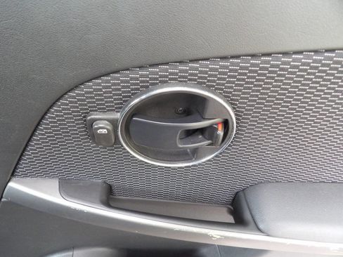 Used 2006 Pontiac Torrent 2WD image 25