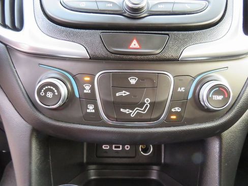 Used 2021 Chevrolet Equinox LT image 26