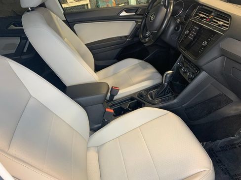 Used 2018 Volkswagen Tiguan SE w/ Panoramic Sunroof Package AWD/4WD image 19