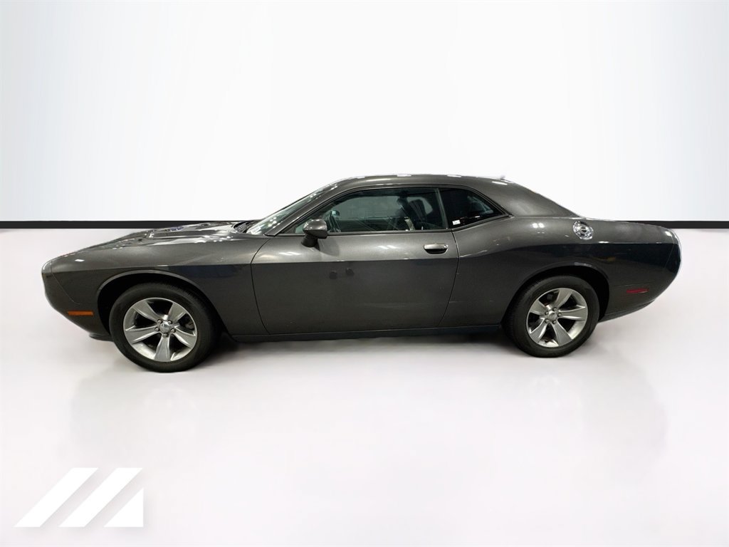 Used 2015 Dodge Challenger SXT RWD image 8