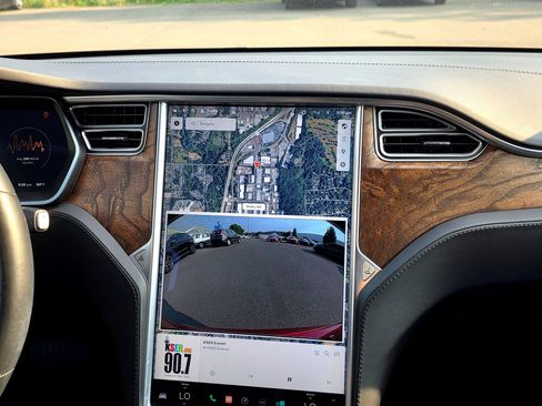 Used 2017 Tesla Model S 60 RWD image 22