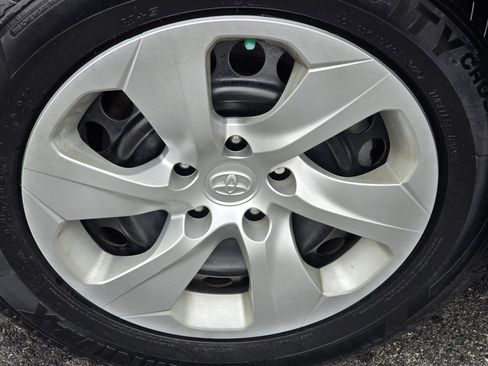 Used 2022 Toyota RAV4 LE AWD/4WD image 7