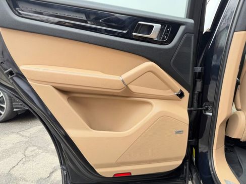 Used 2019 Porsche Cayenne image 13