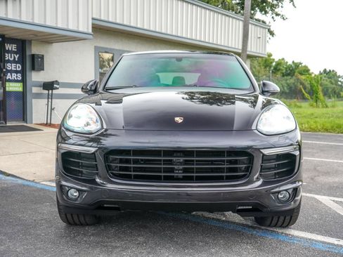 Used 2018 Porsche Cayenne Platinum Edition w/ Premium Package AWD/4WD image 2