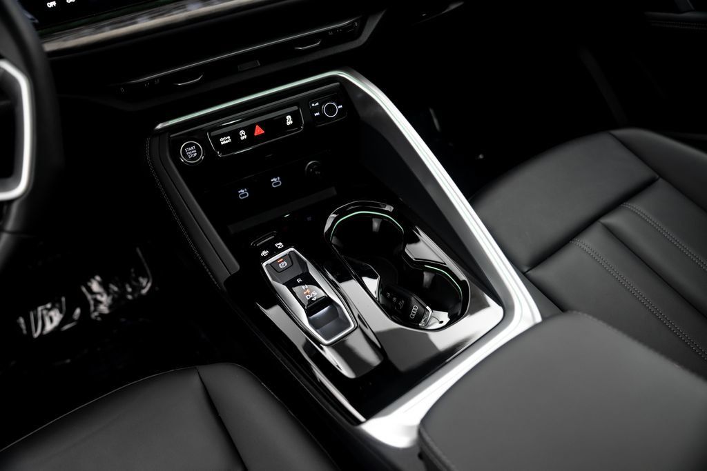 Certified 2025 Audi Q5 Premium w/ Convenience Package AWD/4WD image 19
