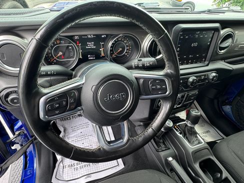 Used 2020 Jeep Wrangler Unlimited Sahara AWD/4WD image 11
