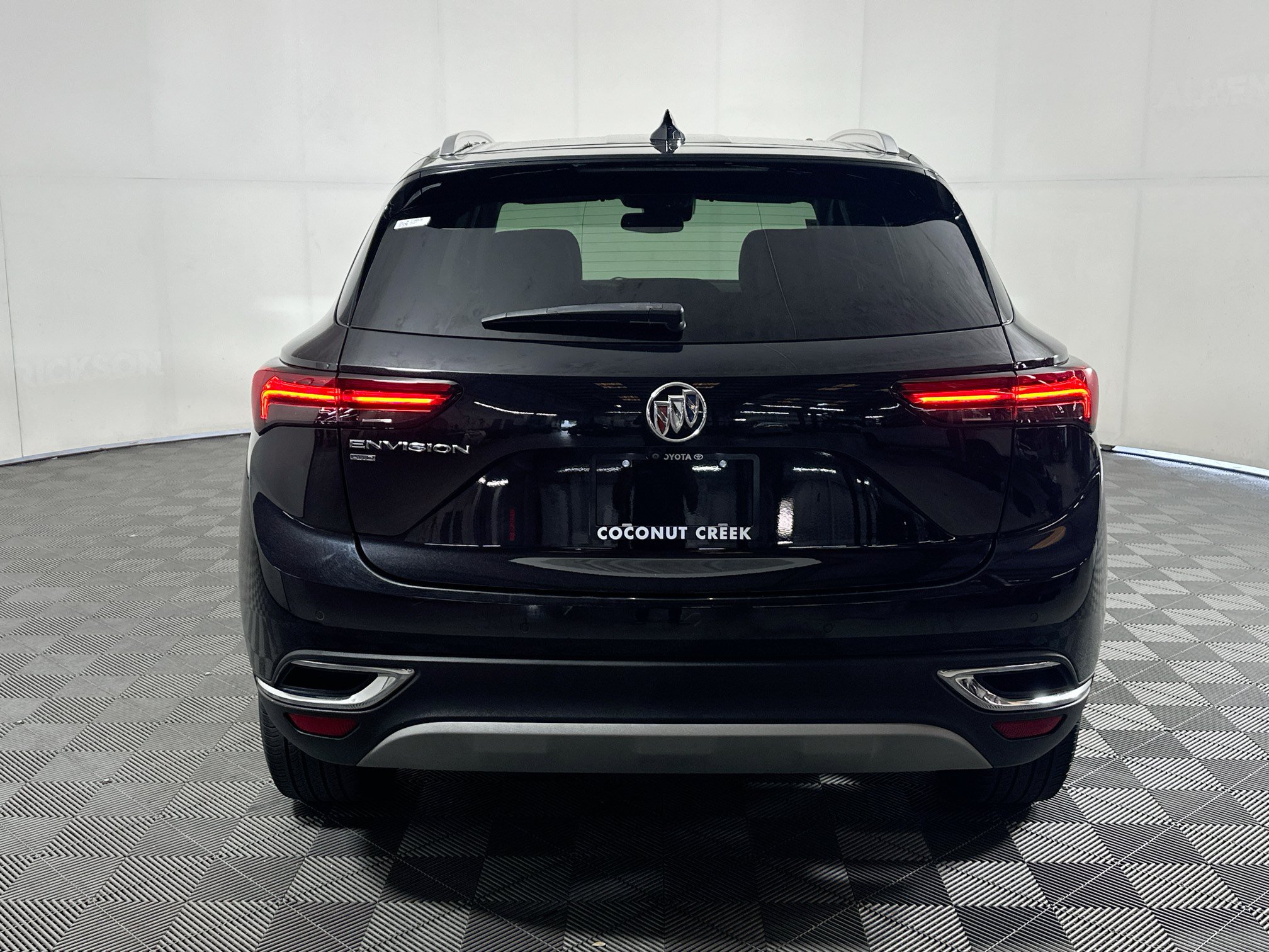 Used 2023 Buick Envision Essence AWD/4WD image 4