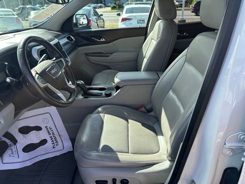 Used 2018 GMC Acadia SLT FWD image 2