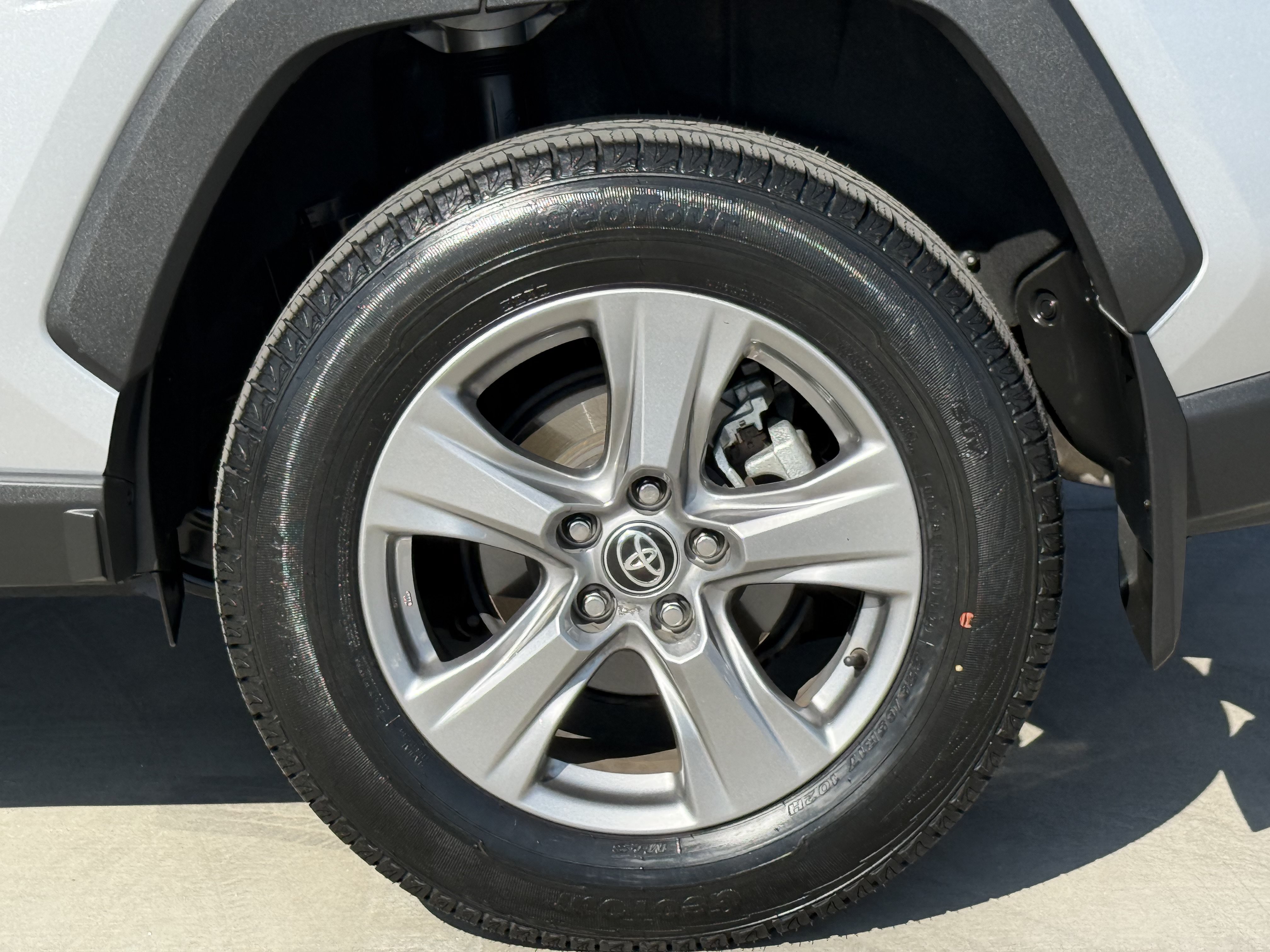 Used 2024 Toyota RAV4 XLE FWD image 16