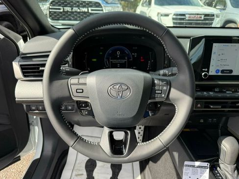 Used 2026 Toyota Camry SE image 5