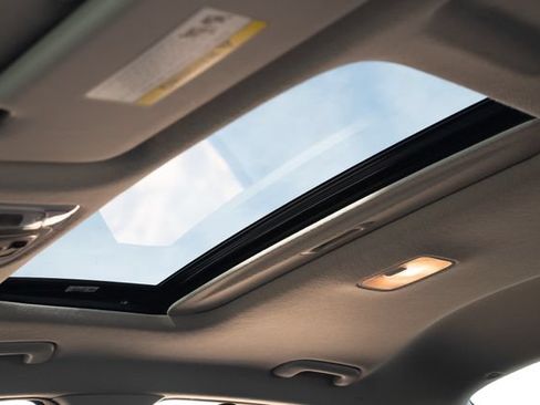 Certified 2025 Hyundai Elantra Limited FWD image 9