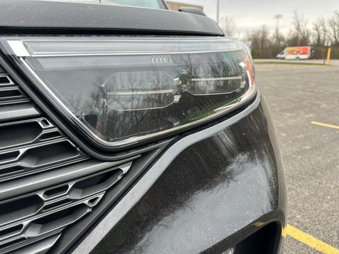 Used 2022 Ford Explorer XLT w/ Equipment Group 202A image 11