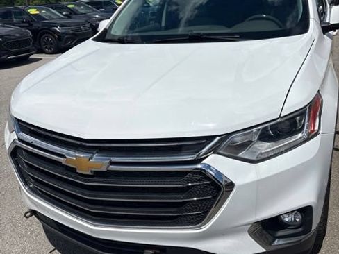 Used 2021 Chevrolet Traverse LT FWD image 1