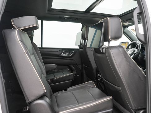 Used 2024 GMC Yukon XL SLT w/ SLT Luxury Package AWD/4WD image 14