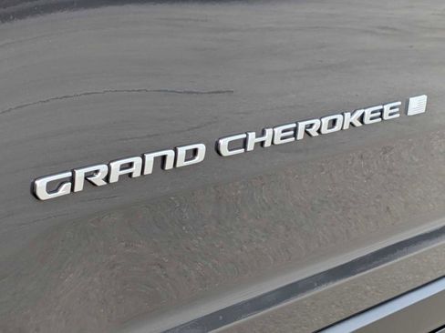 Used 2025 Jeep Grand Cherokee Laredo X w/ Luxury Tech Group I AWD/4WD image 17