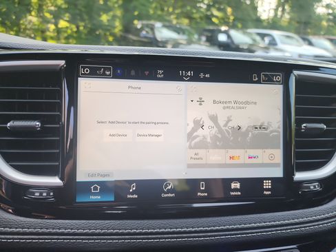 New 2026 Chrysler Pacifica Select image 4