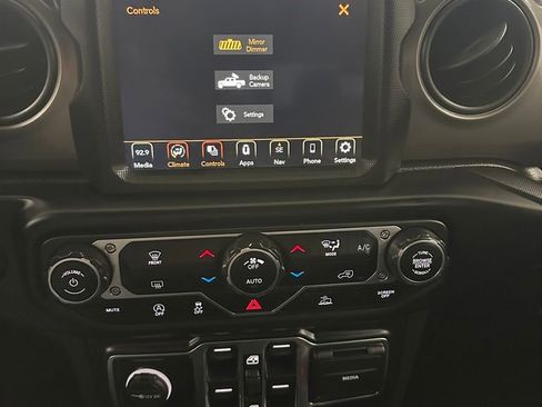 Used 2022 Jeep Gladiator Willys image 24