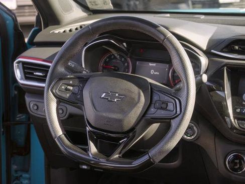 Used 2022 Chevrolet TrailBlazer RS w/ Technology Package FWD image 18