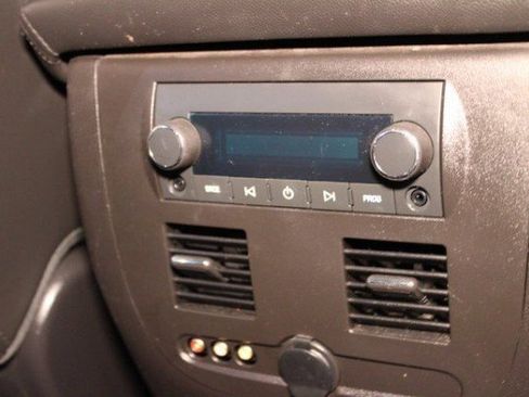 Used 2013 Chevrolet Avalanche LTZ image 17