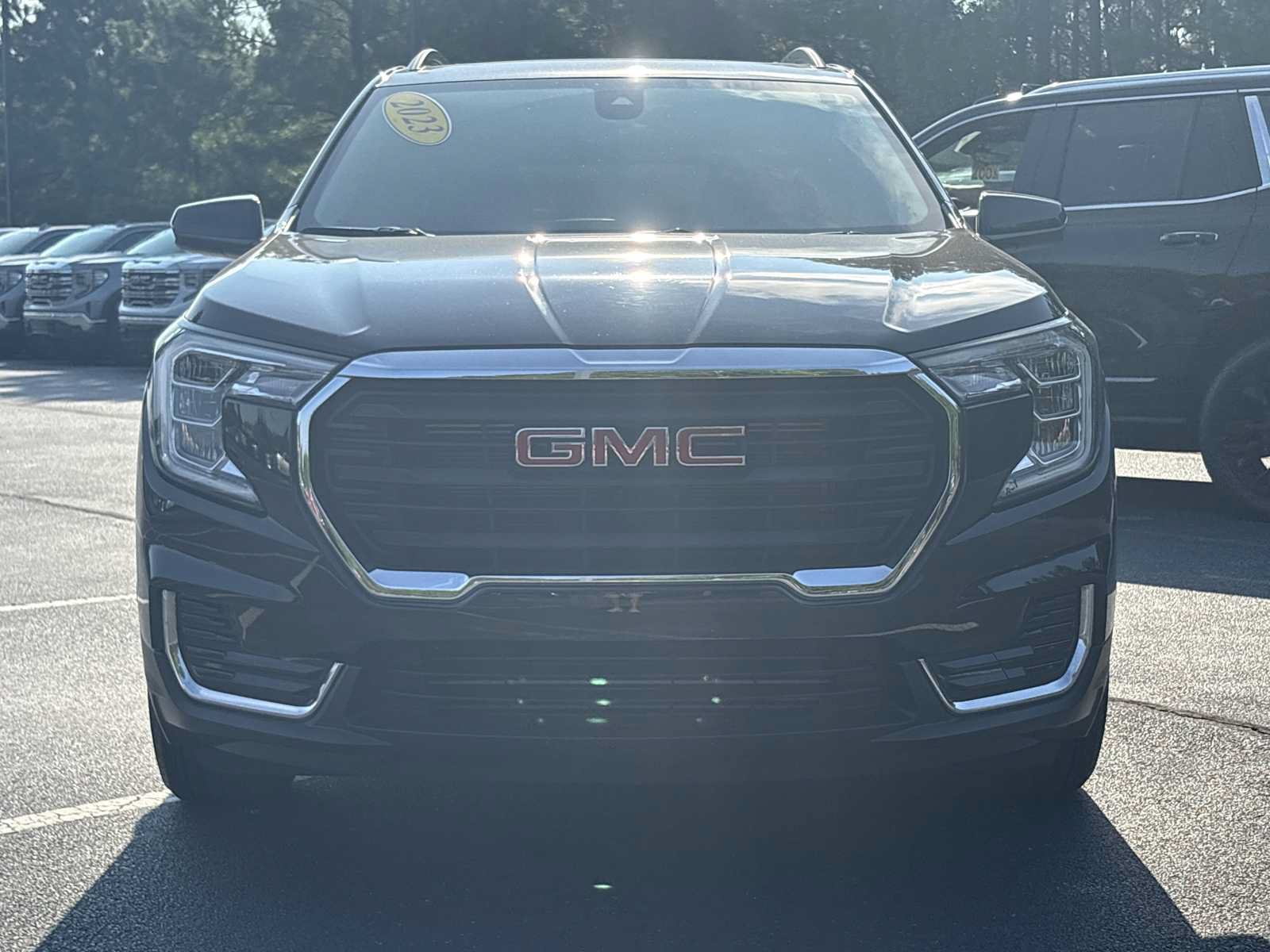 Used 2023 GMC Terrain SLE w/ Driver Convenience Package FWD image 28