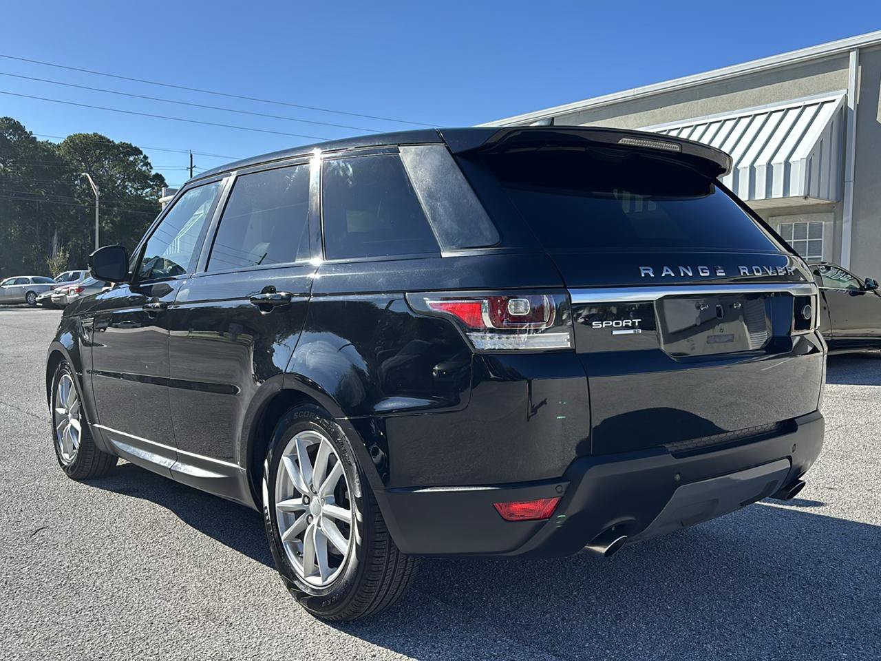 Used 2017 Land Rover Range Rover Sport SE AWD/4WD image 8
