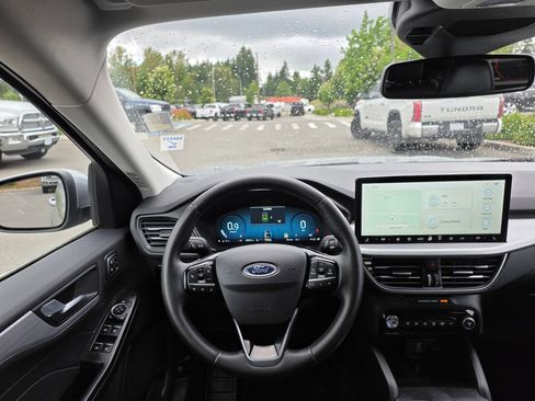 Used 2023 Ford Escape Platinum AWD/4WD image 11