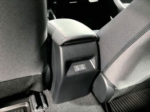 Used 2025 Toyota Corolla SE image 30