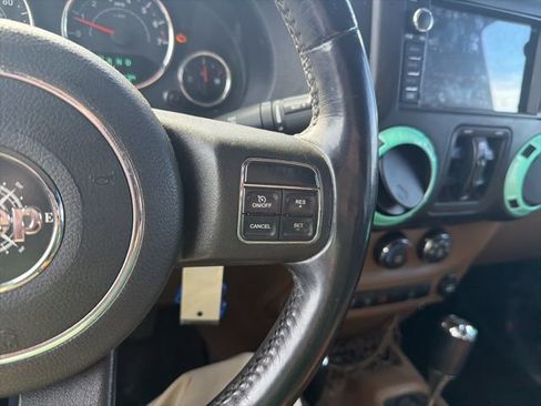 Used 2017 Jeep Wrangler Unlimited Sahara w/ Connectivity Group image 33