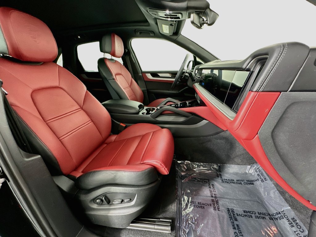 Certified 2025 Porsche Cayenne AWD/4WD image 29