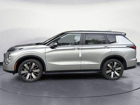 New 2026 Mitsubishi Outlander SE image 2