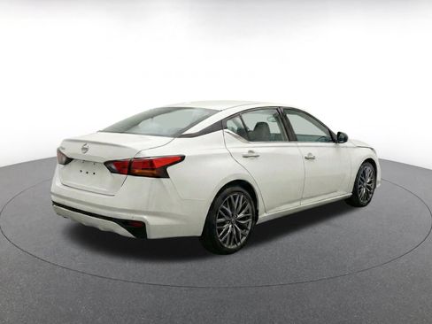 Used 2025 Nissan Altima 2.5 SV FWD image 9