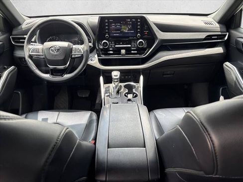 Used 2021 Toyota Highlander XSE FWD image 19