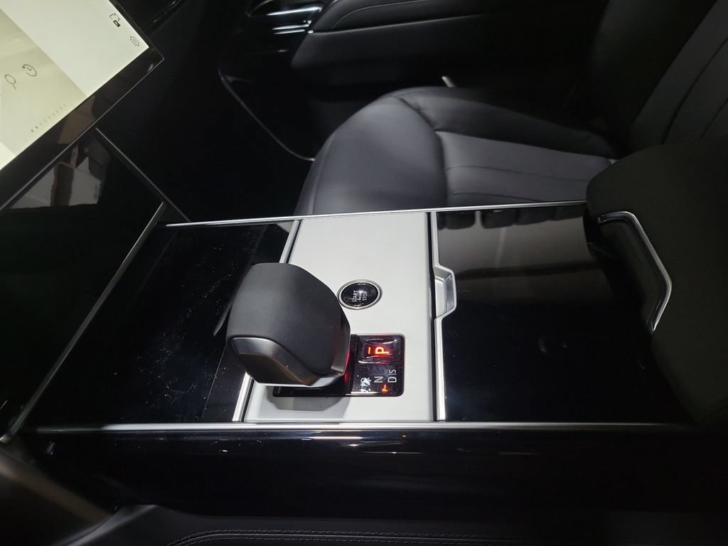 New 2026 Land Rover Range Rover Long Wheelbase SE AWD/4WD image 19