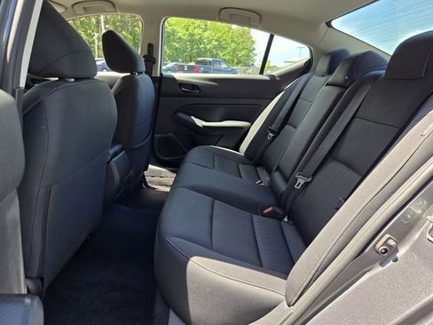 Used 2025 Nissan Altima 2.5 SV FWD image 12