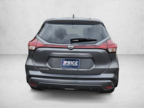 Used 2022 Nissan Kicks S image 6