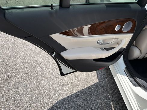 Used 2018 Mercedes-Benz E 300 image 21