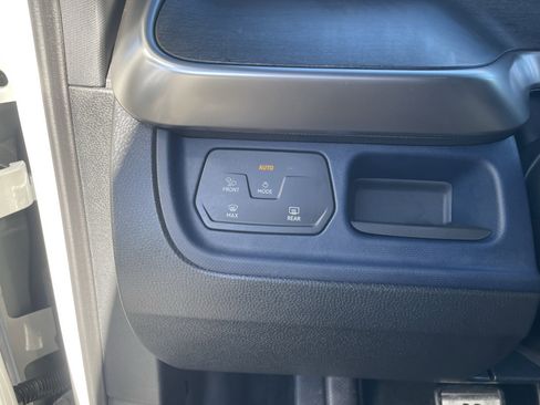 Certified 2025 Volkswagen ID. Buzz Pro S image 29