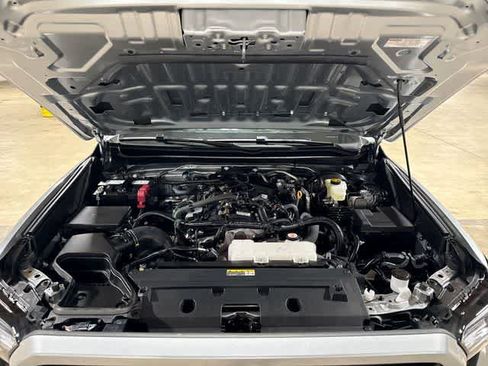 Certified 2025 Toyota Tacoma SR5 AWD/4WD image 12