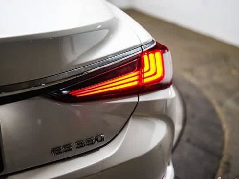 Used 2024 Lexus ES 350 w/ Premium Package image 9