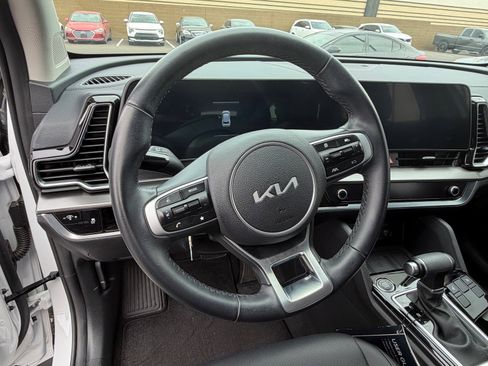 Used 2024 Kia Sportage EX image 11