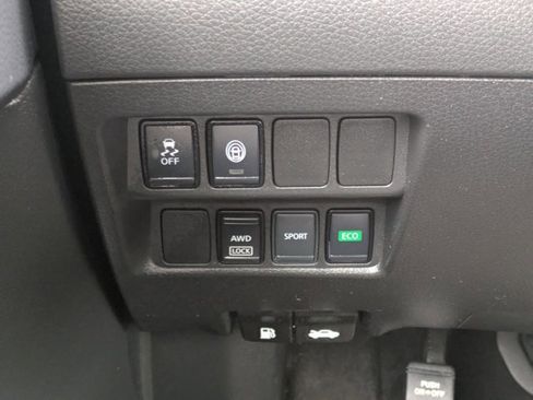 Used 2021 Nissan Rogue Sport S image 16