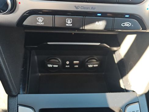 Used 2017 Hyundai Elantra Limited w/ Limited Tech Package 08 FWD image 19