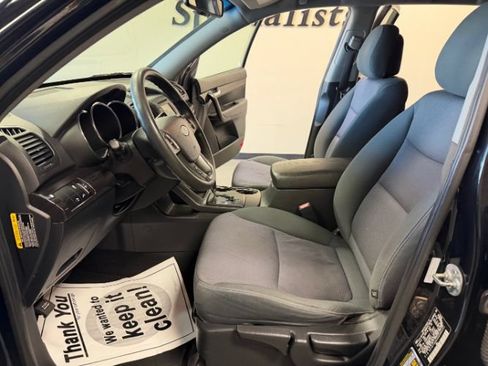 Used 2013 Kia Sorento LX w/ Convenience Pkg FWD image 8