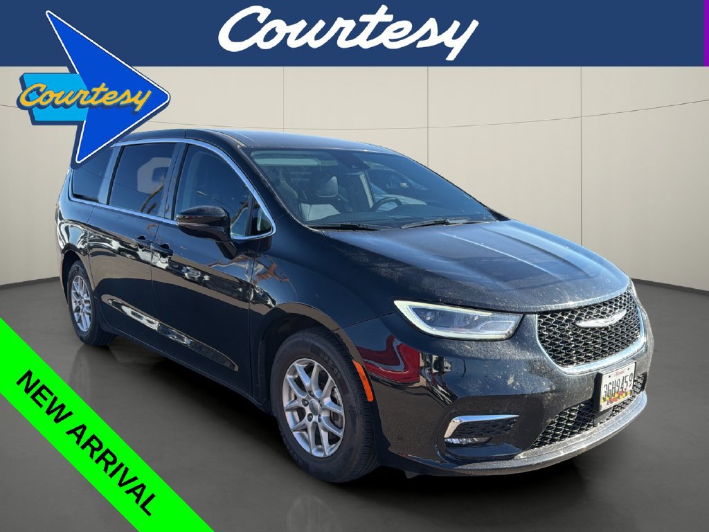 Used 2024 Chrysler Pacifica Touring-L FWD image 1